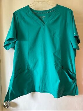 Women's V-Neck Scrub Top in Teal
